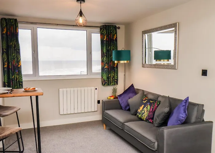 Apt 10 Hunter\'S Quay