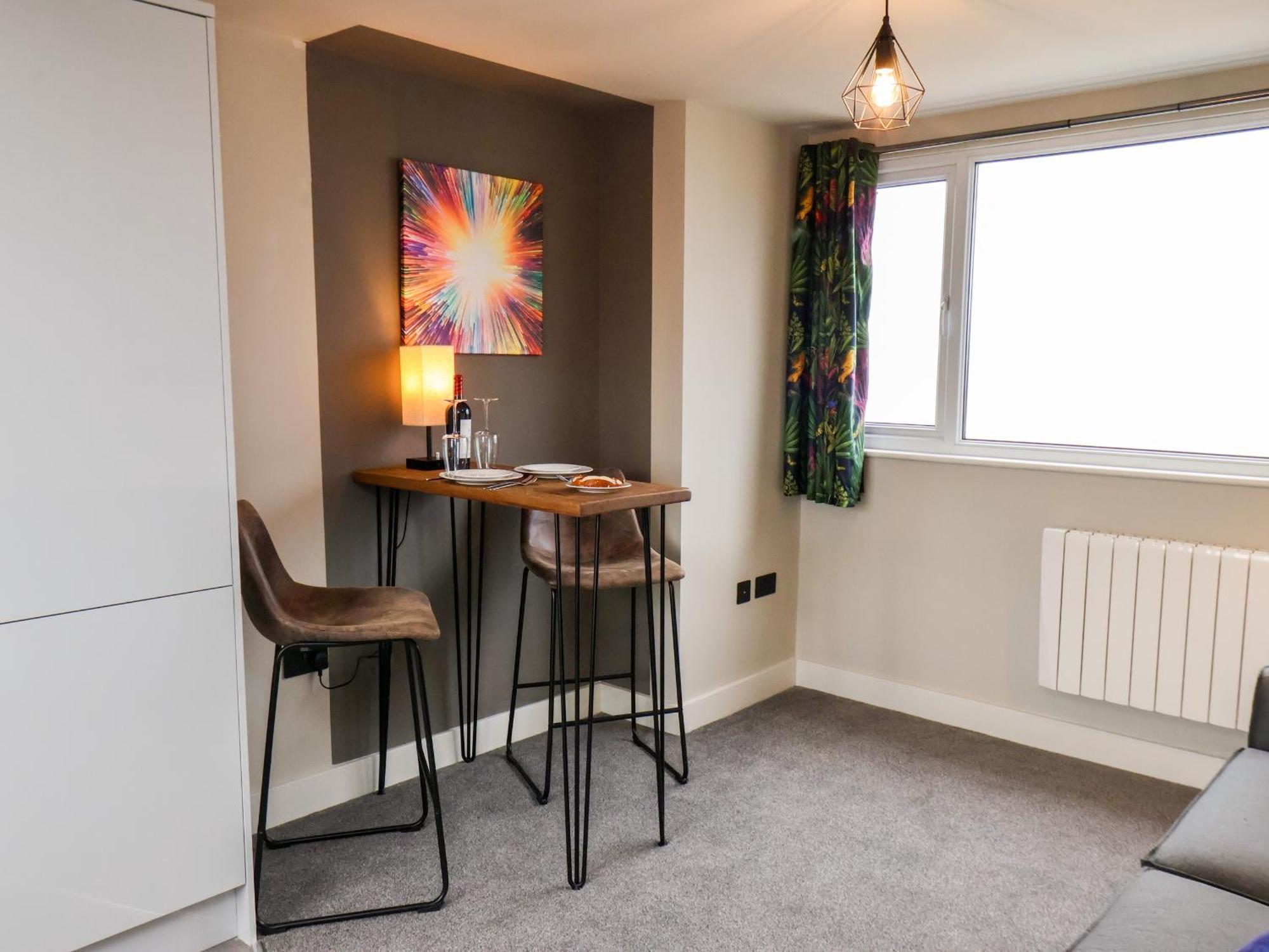 10 Hunter's Quay Apartment *